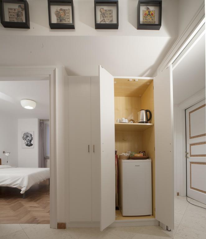 Gallery *